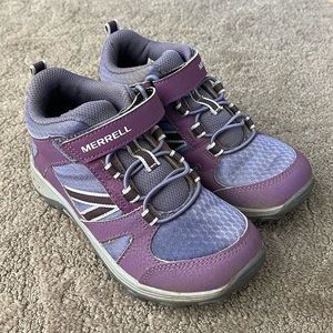 Girls Merrell Hiking Shoe. Sz 1. Great condition.